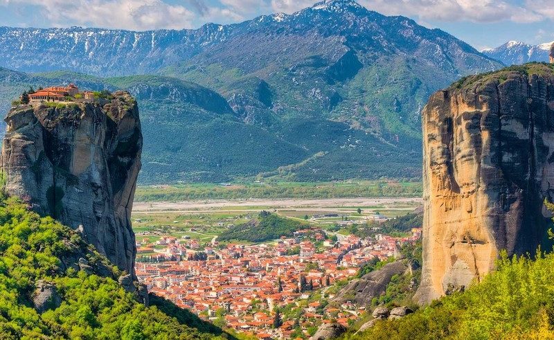Meteora & Delphi Two Day Trip